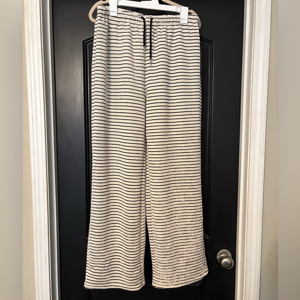 White and Black Striped Wide-Leg Lounge Pants - Size XL